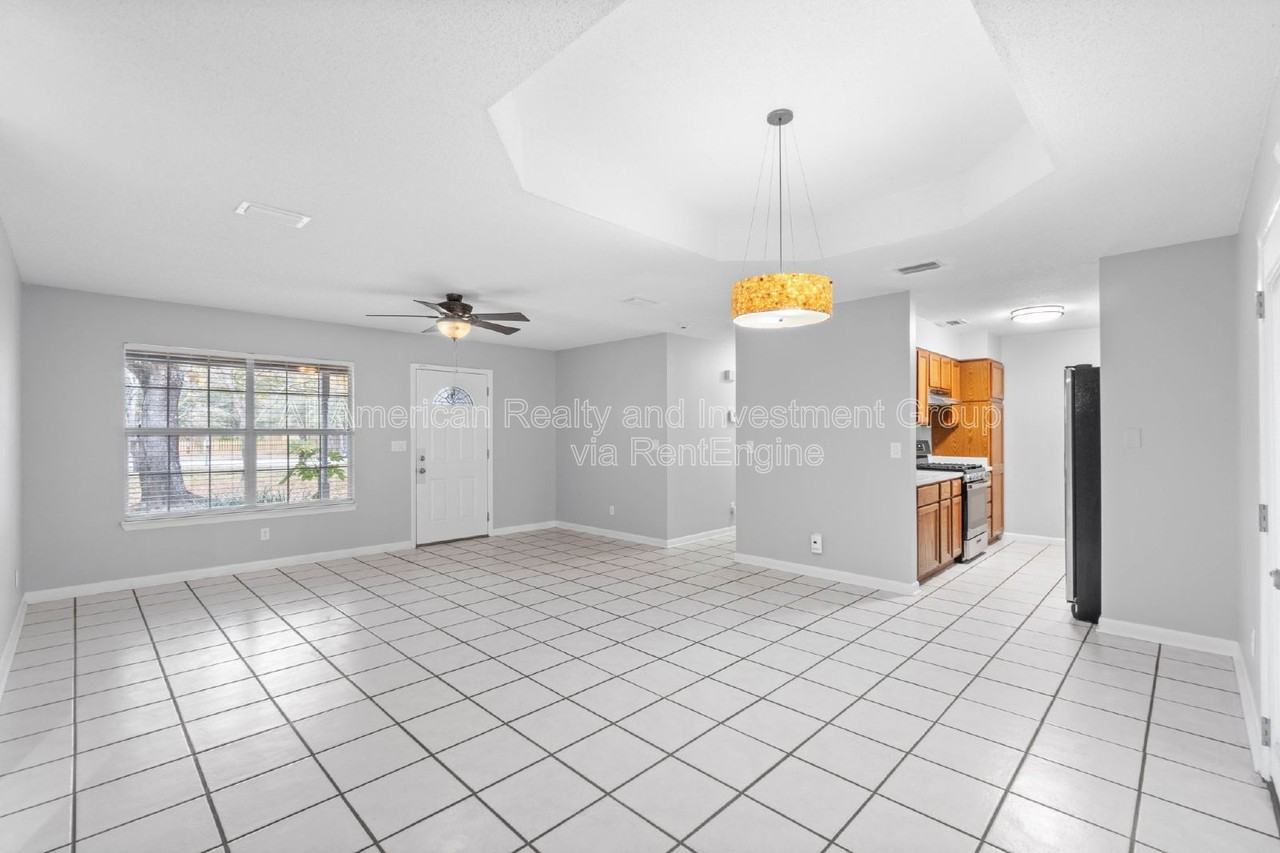 202 Stephen Ave - Photo 6 of 31