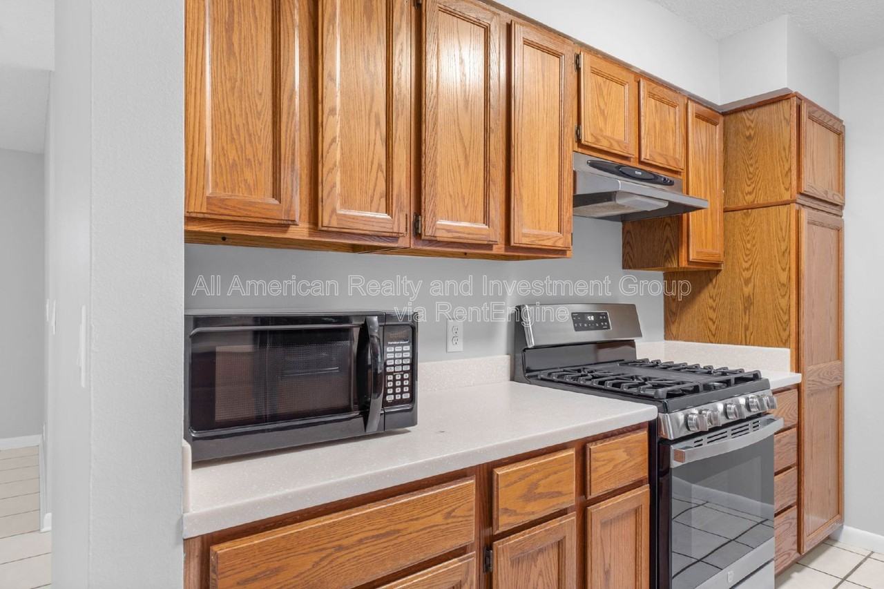 202 Stephen Ave - Photo 7 of 31