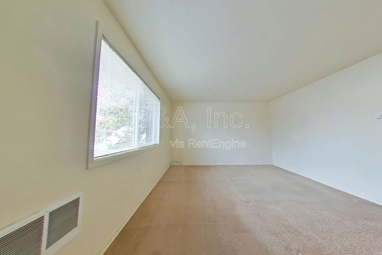 960 Nw Cleveland Ave #12 - Photo 3 of 8