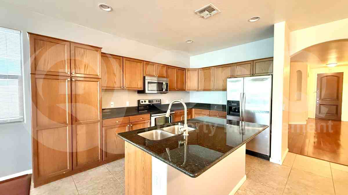 3468 E Liberty Ln - Photo 4 of 28