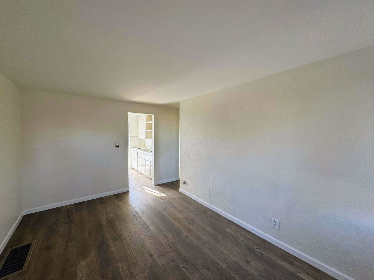 1411 Boston St - Photo 2 of 9