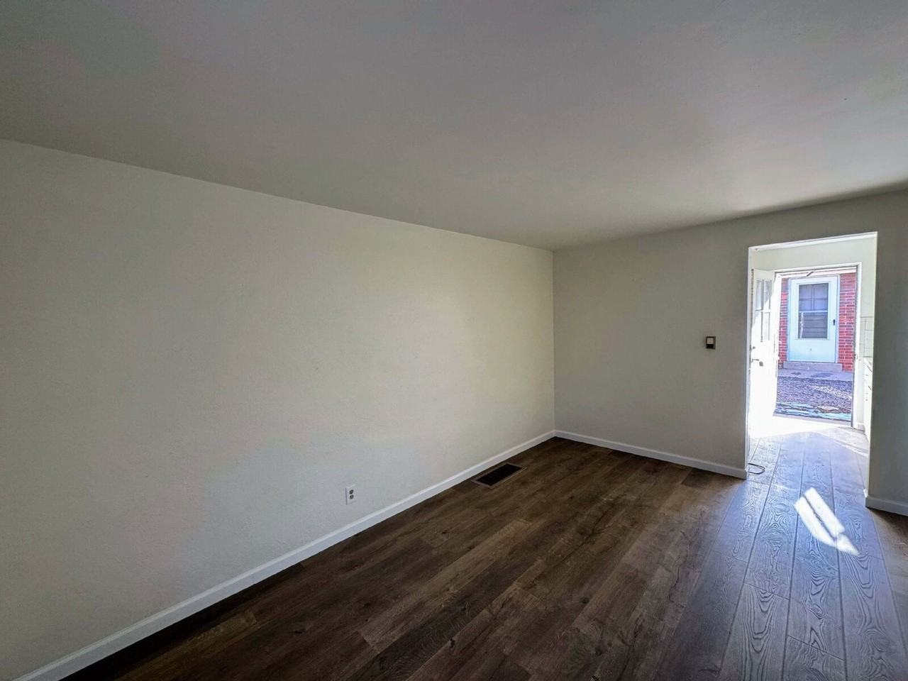 1411 Boston St - Photo 3 of 9