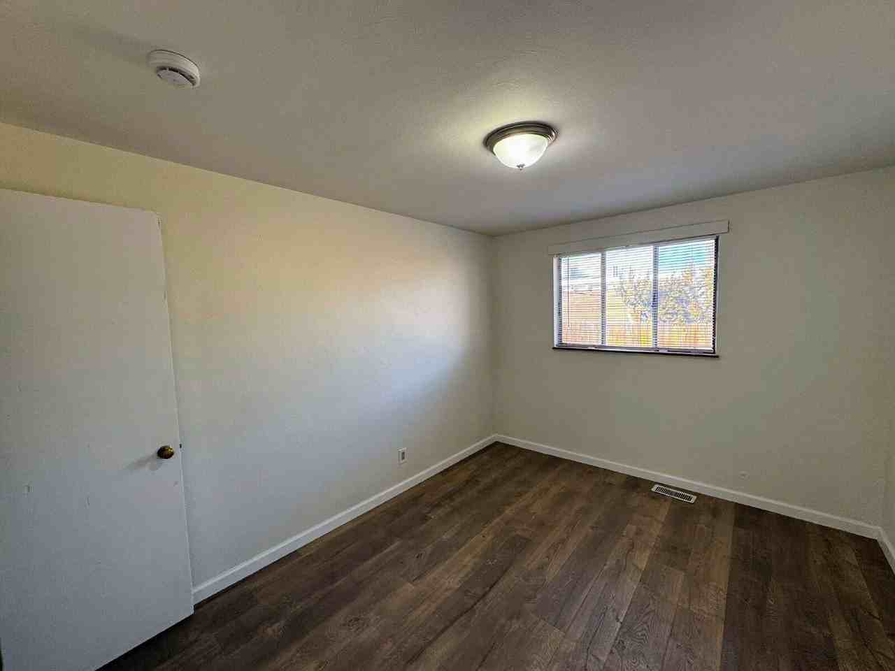 1411 Boston St - Photo 6 of 9