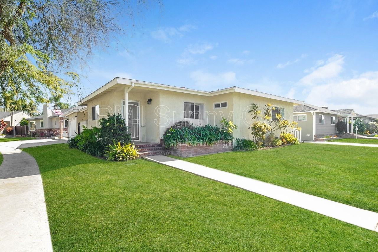 2256 Mcnab Ave - Photo 2 of 32