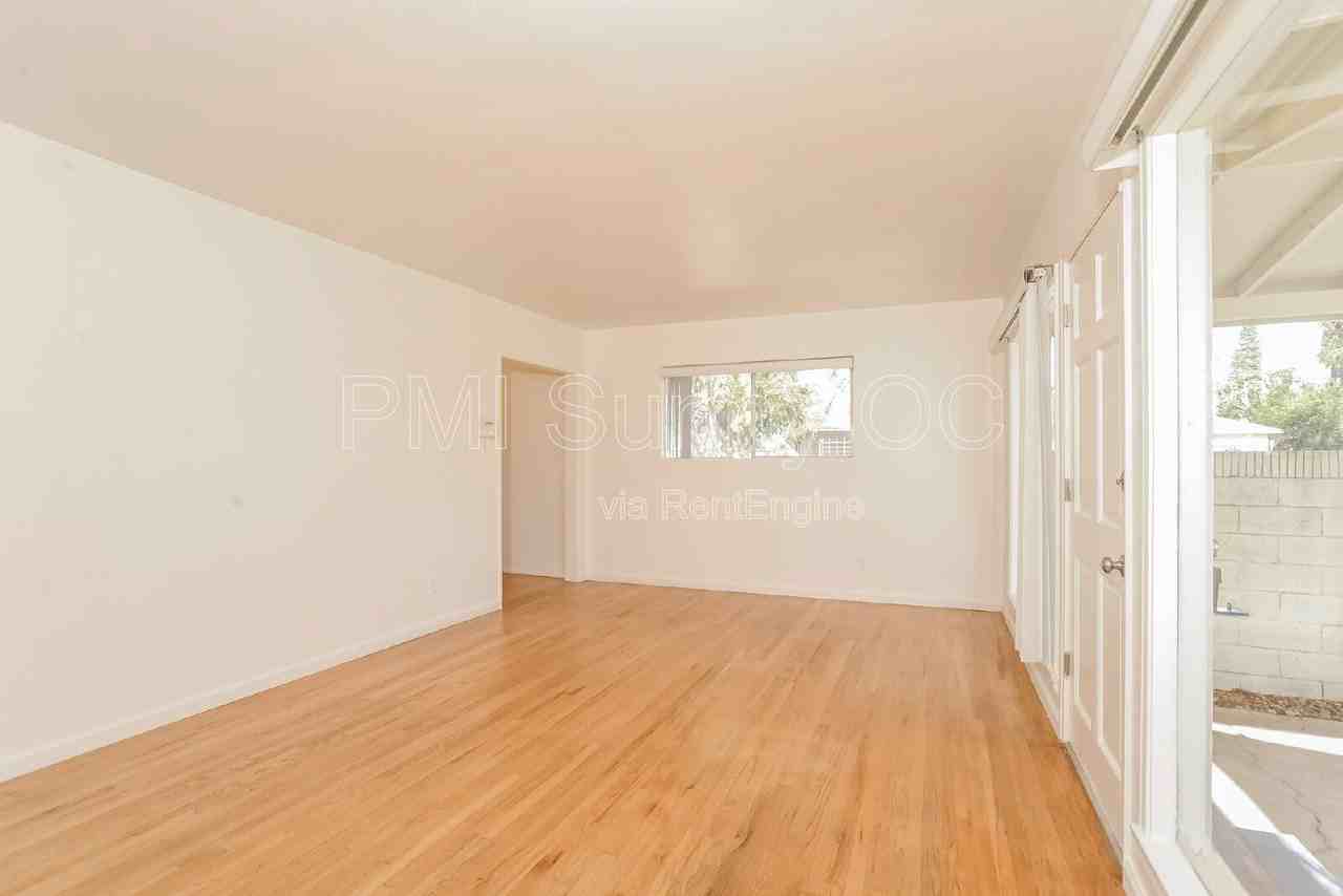 2256 Mcnab Ave - Photo 5 of 32