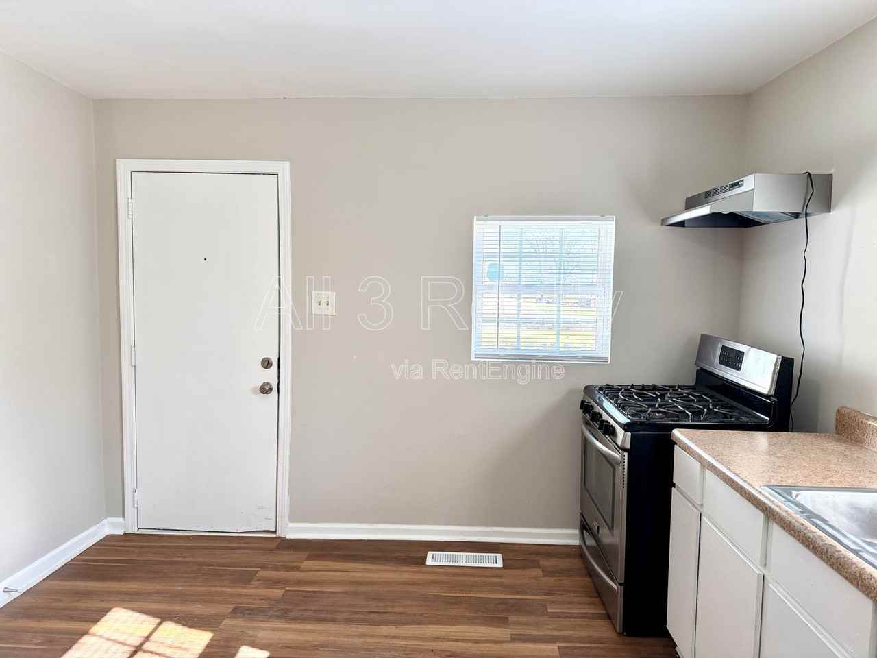 117 Clayton St - Photo 6 of 17