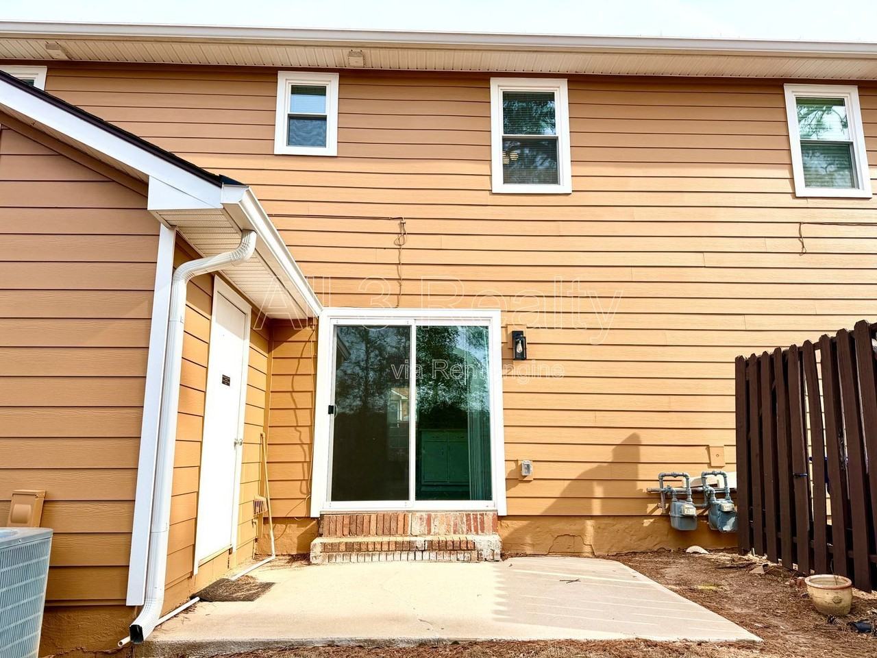 121 Jackson Dr - Photo 3 of 20