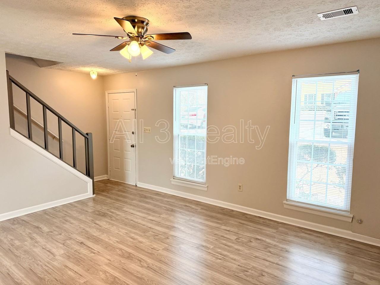 121 Jackson Dr - Photo 5 of 20