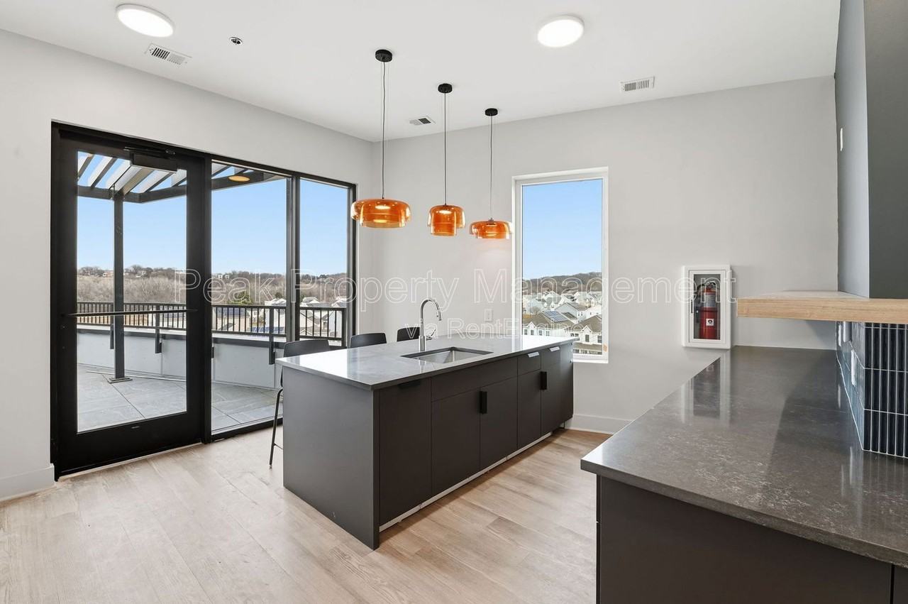 501 Orleans St #208 - Photo 5 of 29