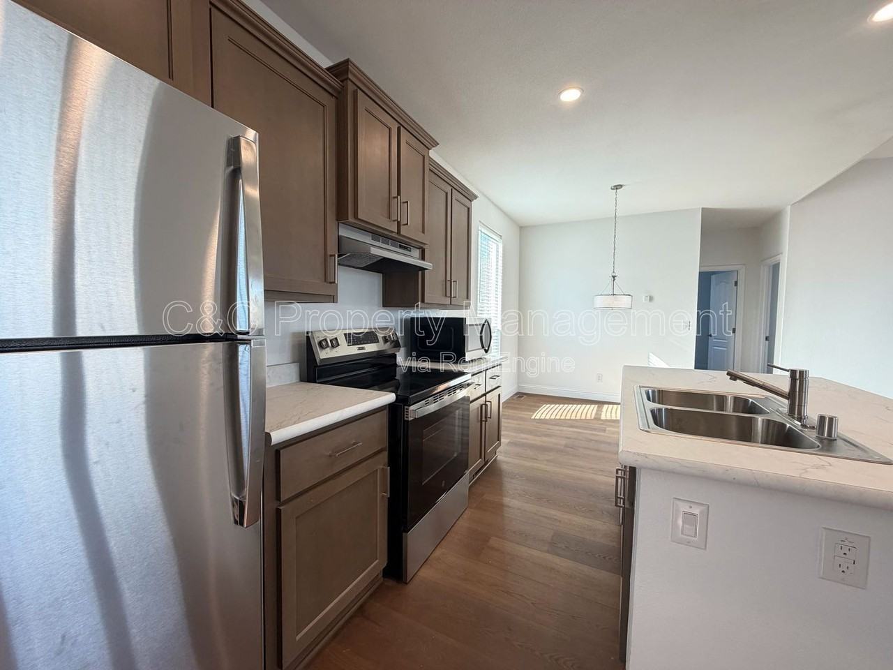 759 W Chase Ave - Photo 2 of 11