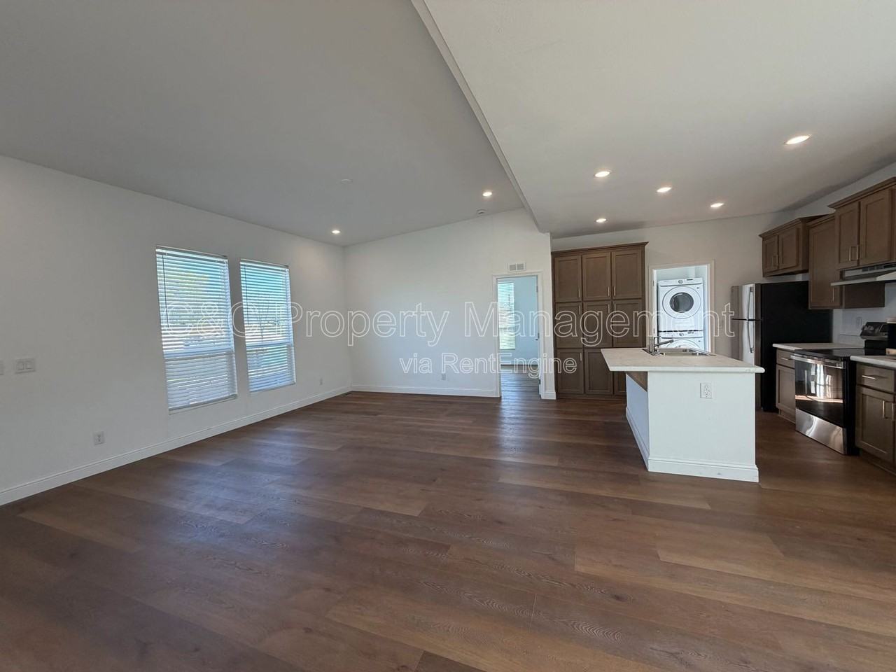 759 W Chase Ave - Photo 4 of 11