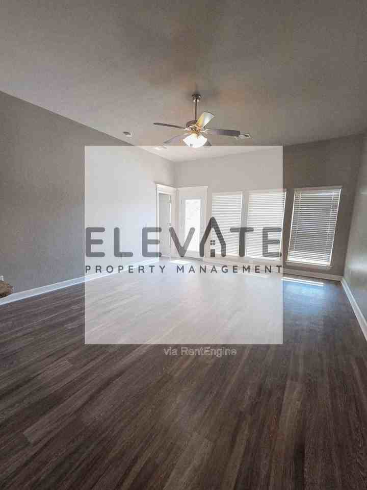 10604 Nw 21st St - Photo 3 of 15