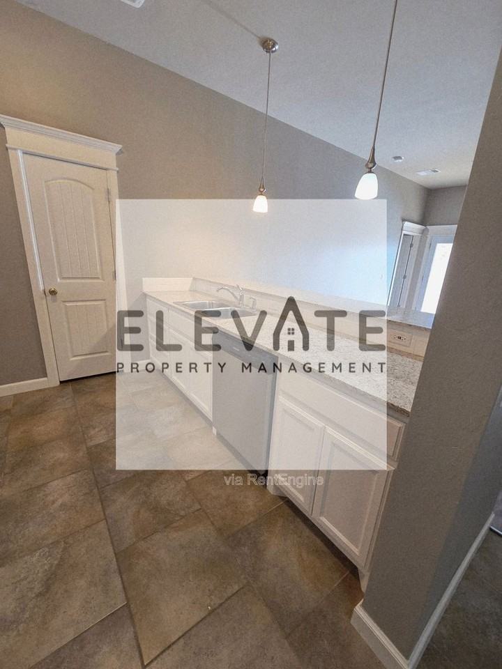 10604 Nw 21st St - Photo 6 of 15