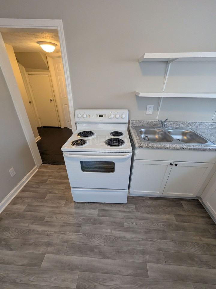 2312 S 36th St - Photo 4 of 7