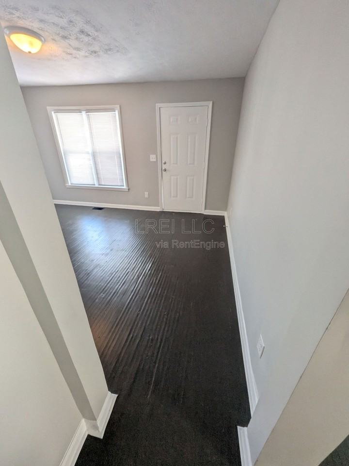 2312 S 36th St - Photo 5 of 7