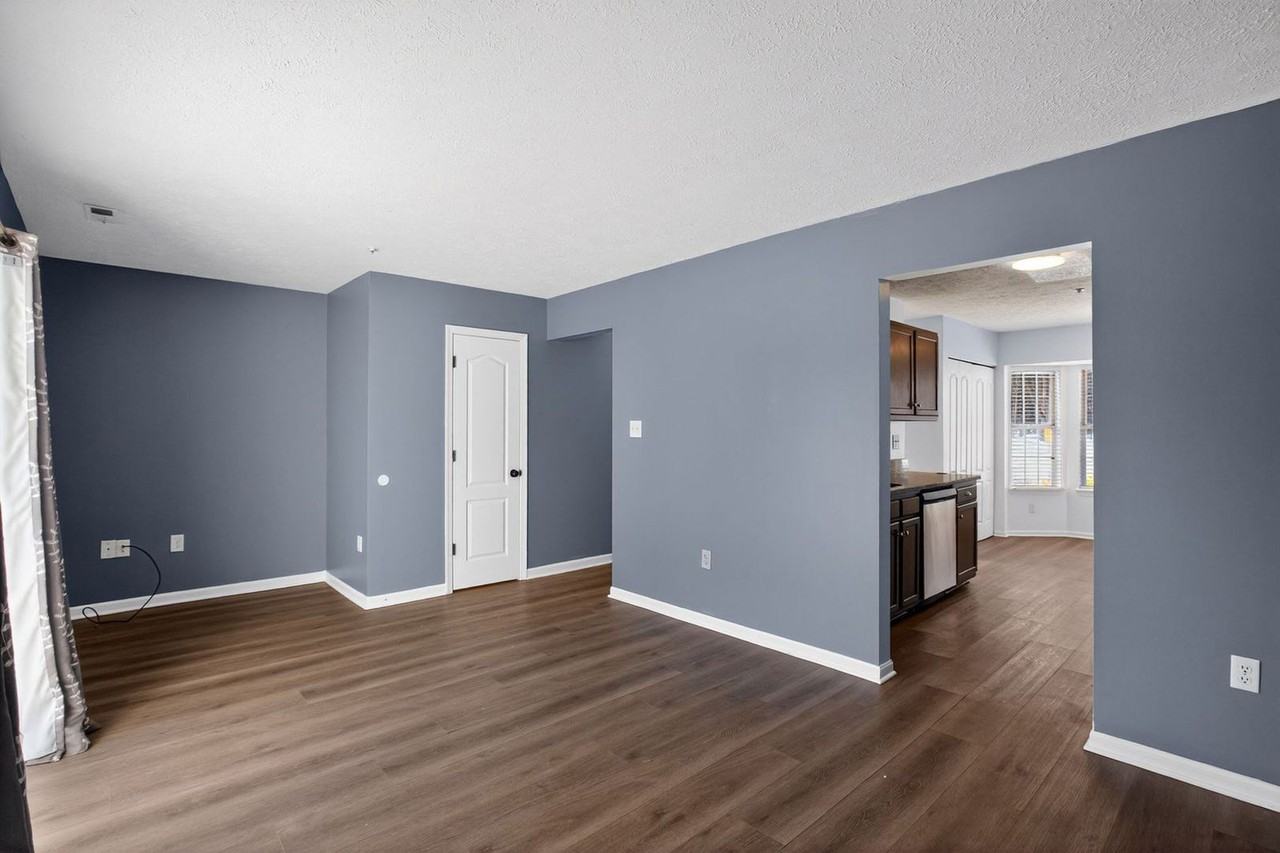 45249 Woodstown Way - Photo 3 of 15