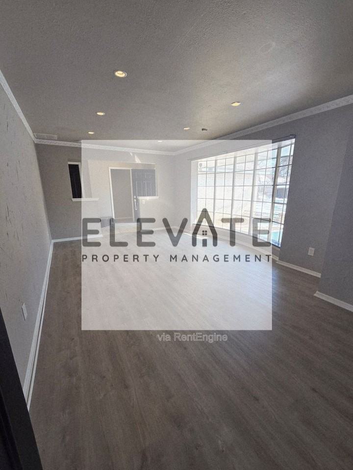 1809 N Oakhill Rd - Photo 4 of 24