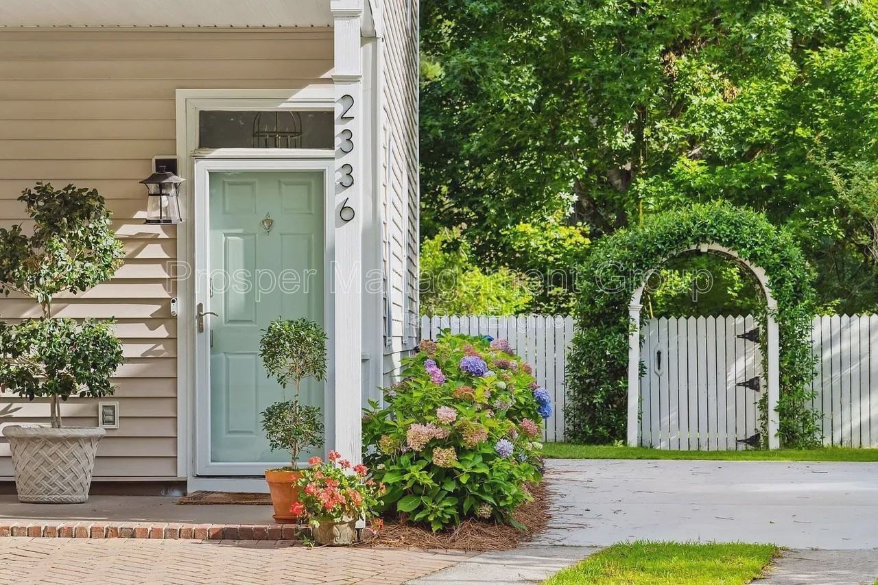 2336 Kennison Ln - Photo 3 of 23