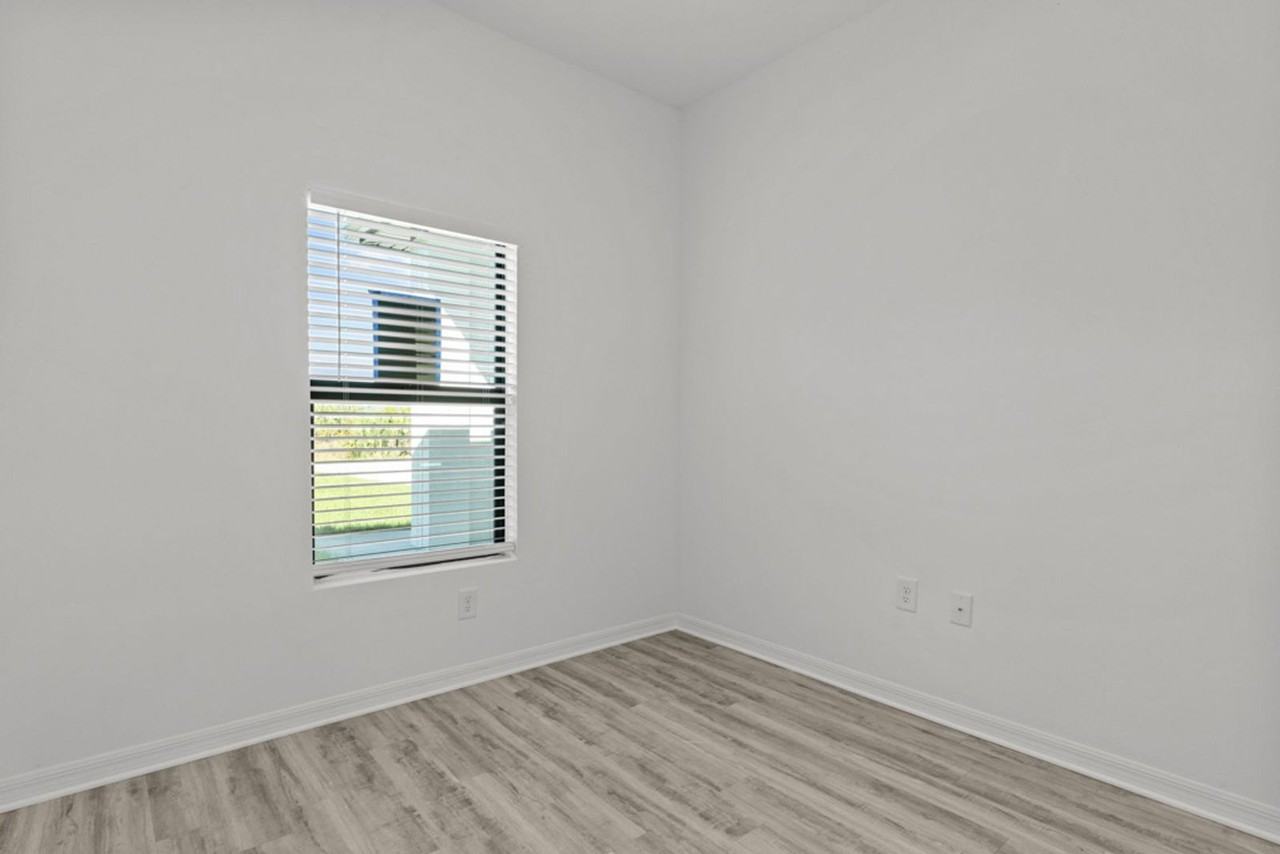 548 Knapp St - Photo 5 of 50