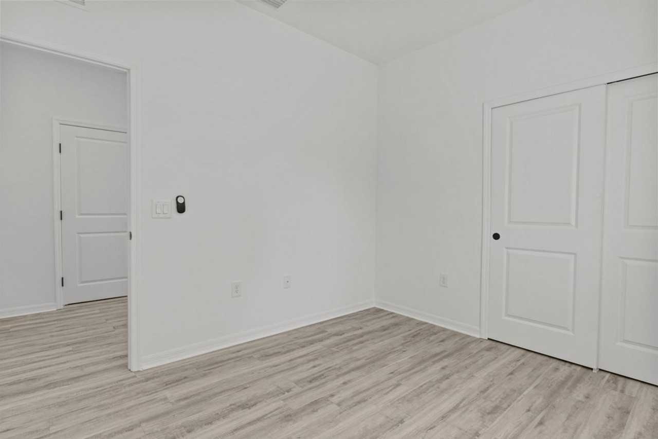 548 Knapp St - Photo 7 of 50