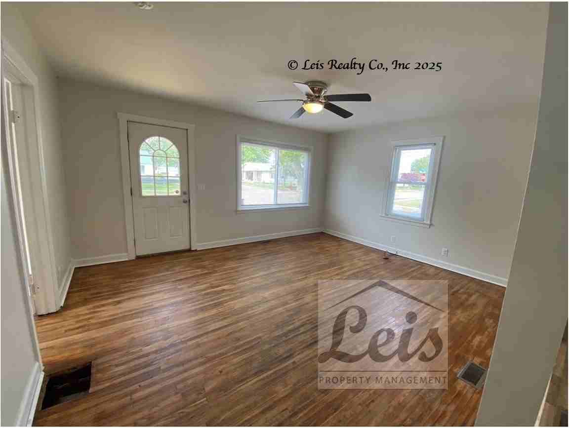 902 Sycamore St - Photo 2 of 14