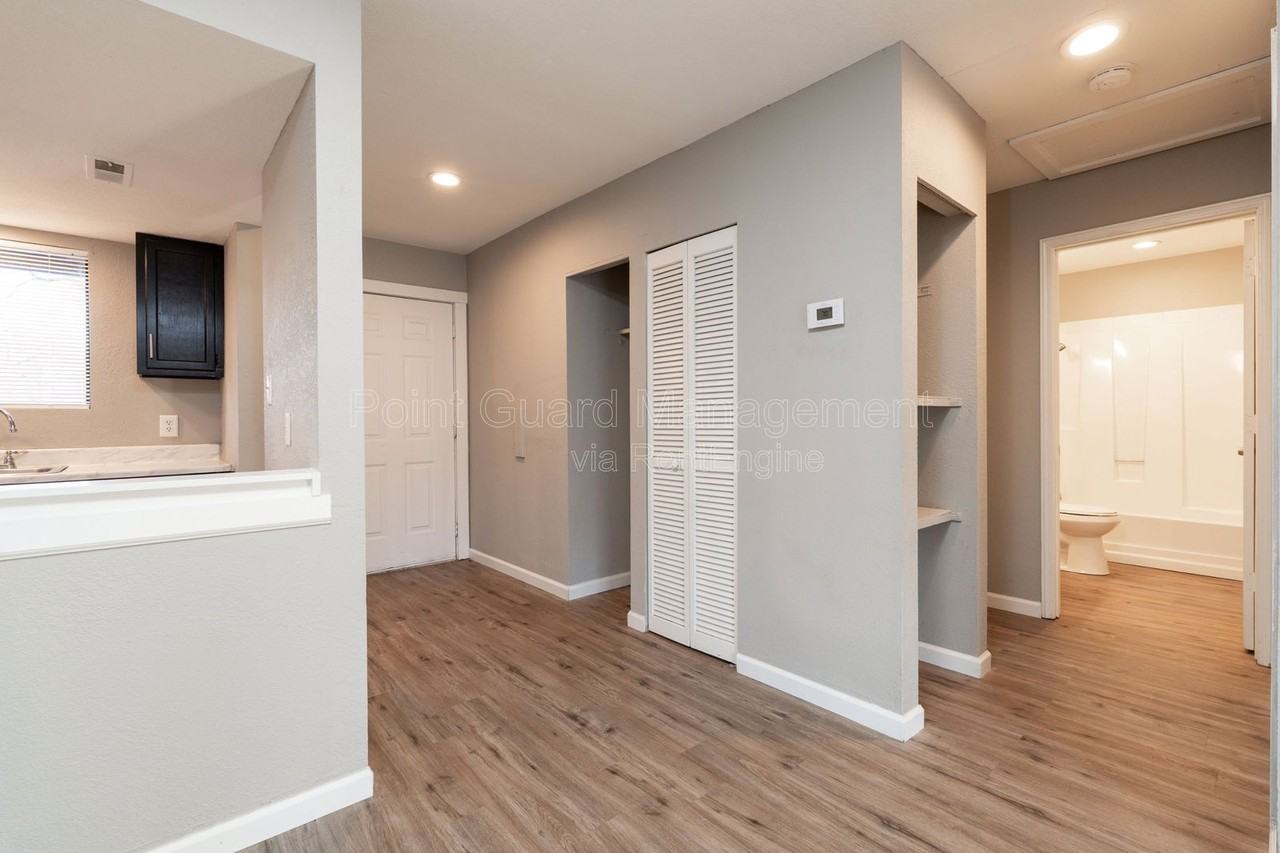 515 W 30th St N #4 - Photo 2 of 28