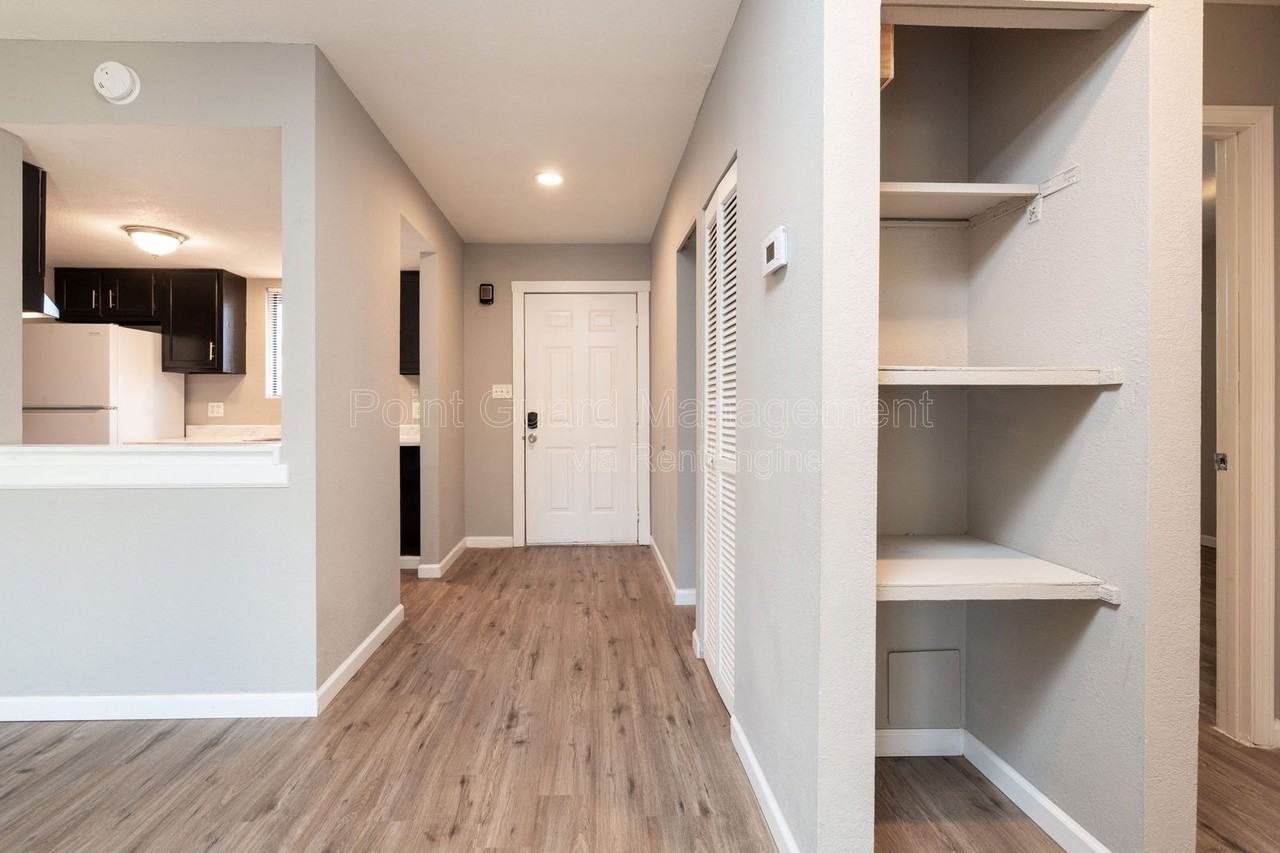 515 W 30th St N #4 - Photo 3 of 28