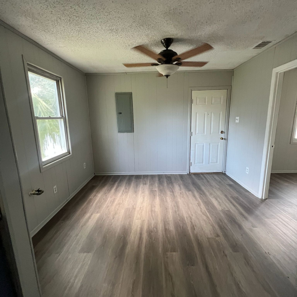 1916 Dabney Dr - Photo 3 of 8