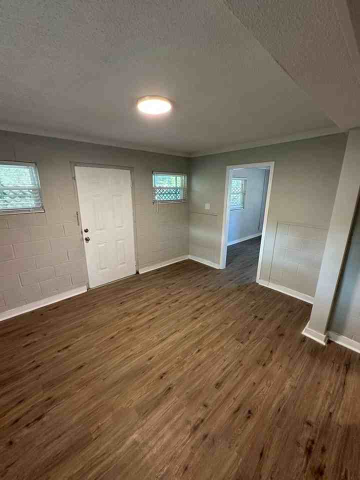 124 Wood St - Photo 4 of 5