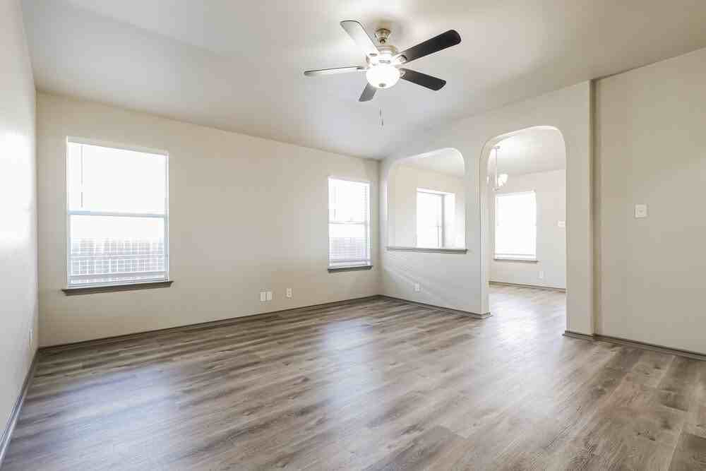 316 Hummingbird Dr - Photo 3 of 16