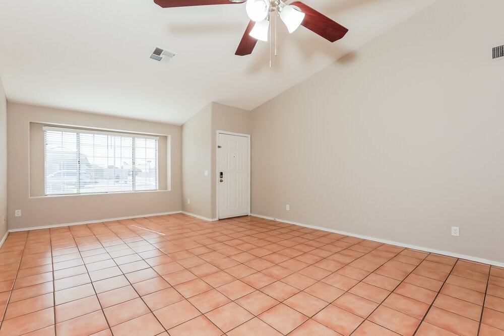 6566 E Fox St - Photo 3 of 16