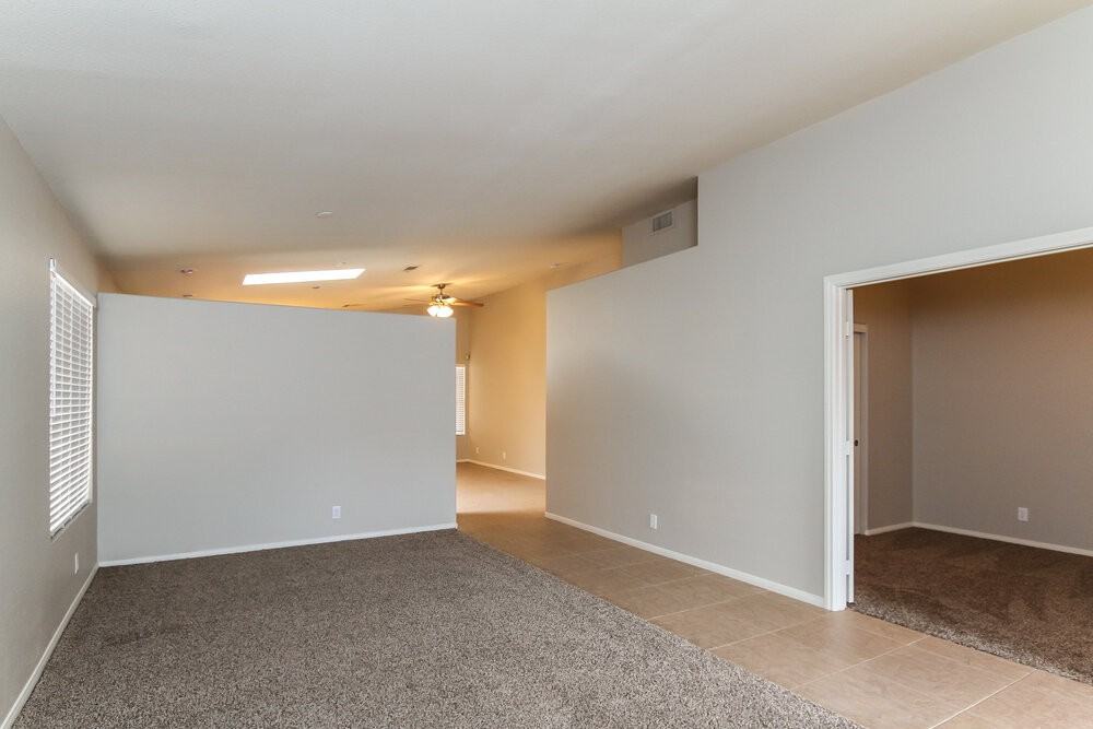 932 Clubview Dr - Photo 2 of 12