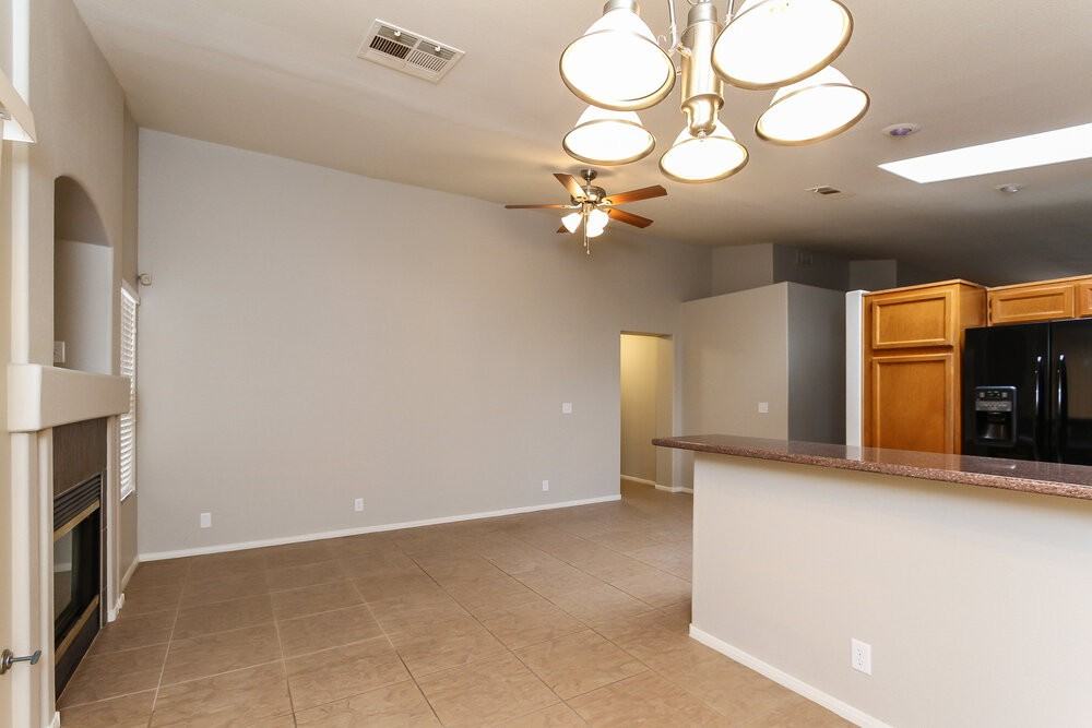 932 Clubview Dr - Photo 4 of 12