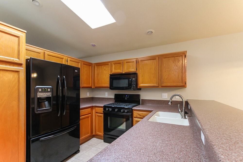 932 Clubview Dr - Photo 5 of 12