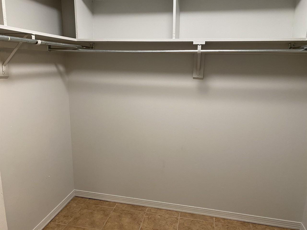 200 Autumn Dr #1A - Photo 5 of 19