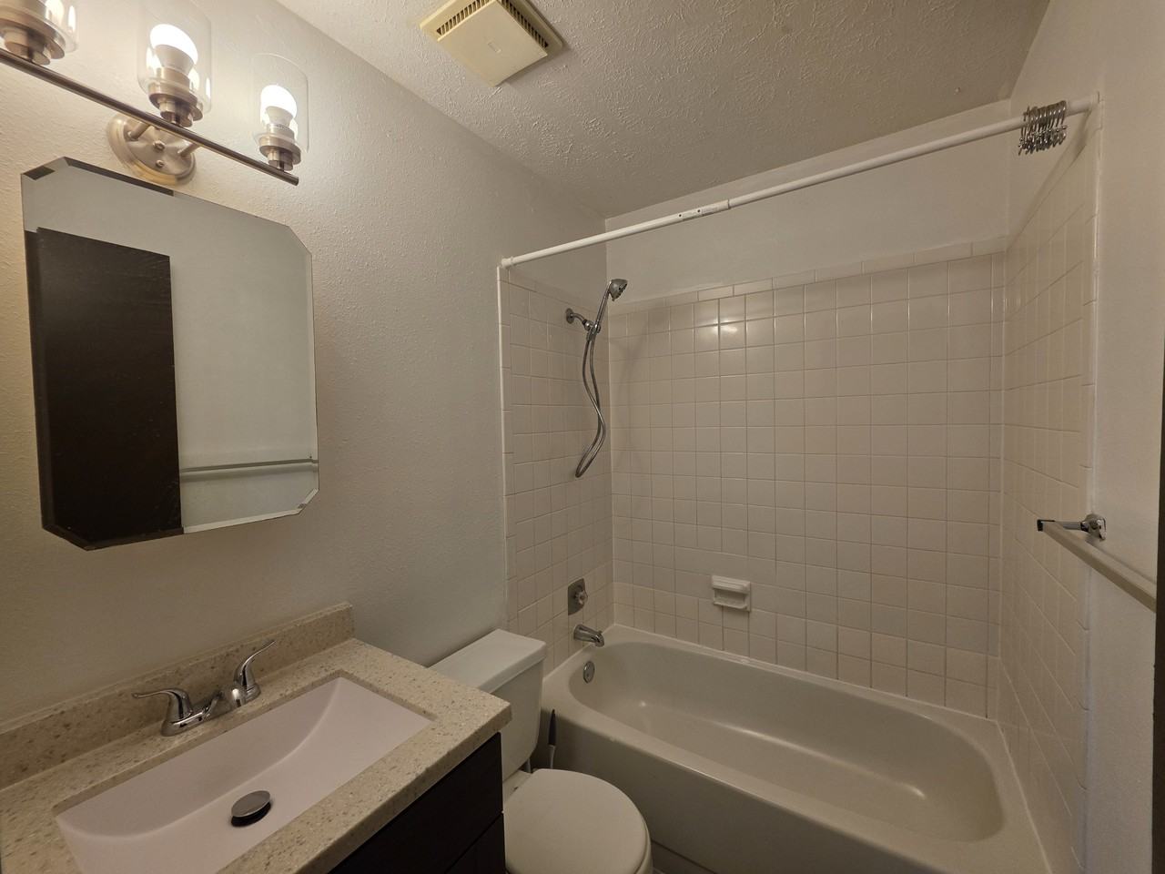 1310 Sw 10th St #6 - Photo 2 of 7