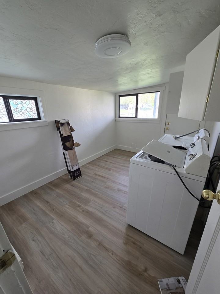 880 1st Ave E - Photo 4 of 7