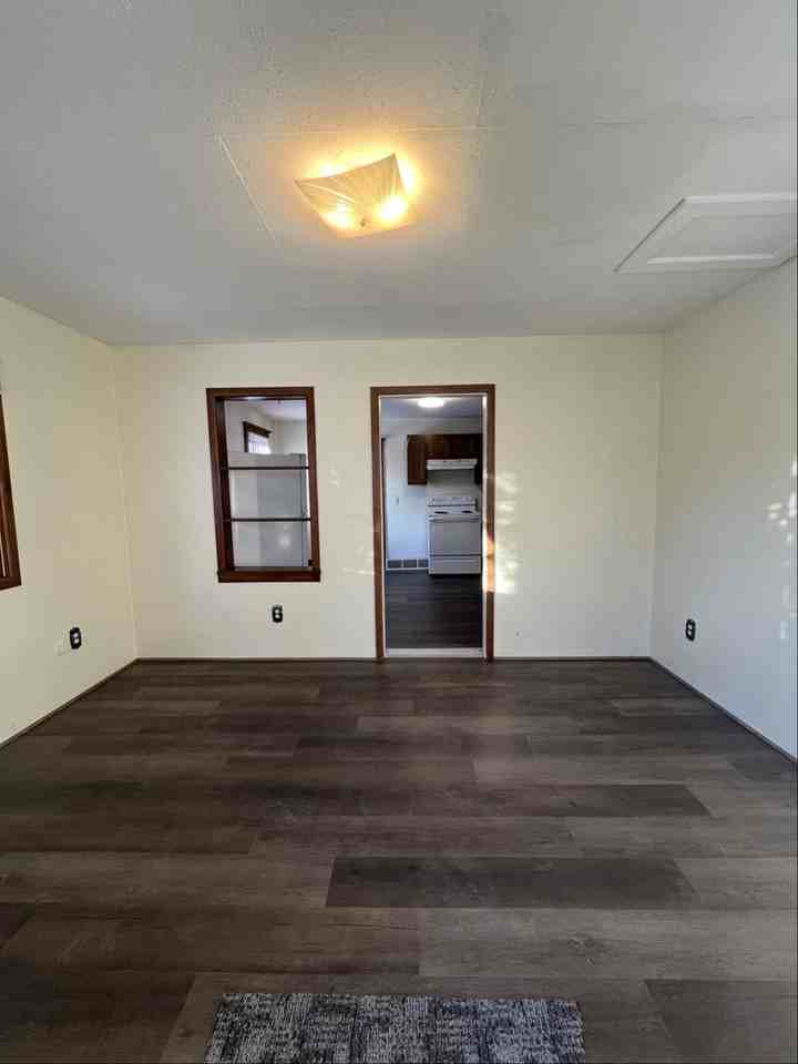 23975 Tracy St - Photo 2 of 9