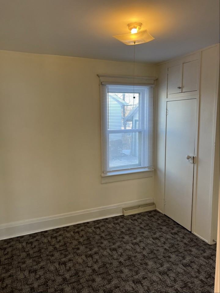 23975 Tracy St - Photo 5 of 9