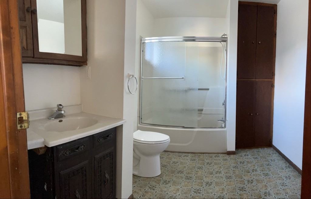 23975 Tracy St - Photo 7 of 9