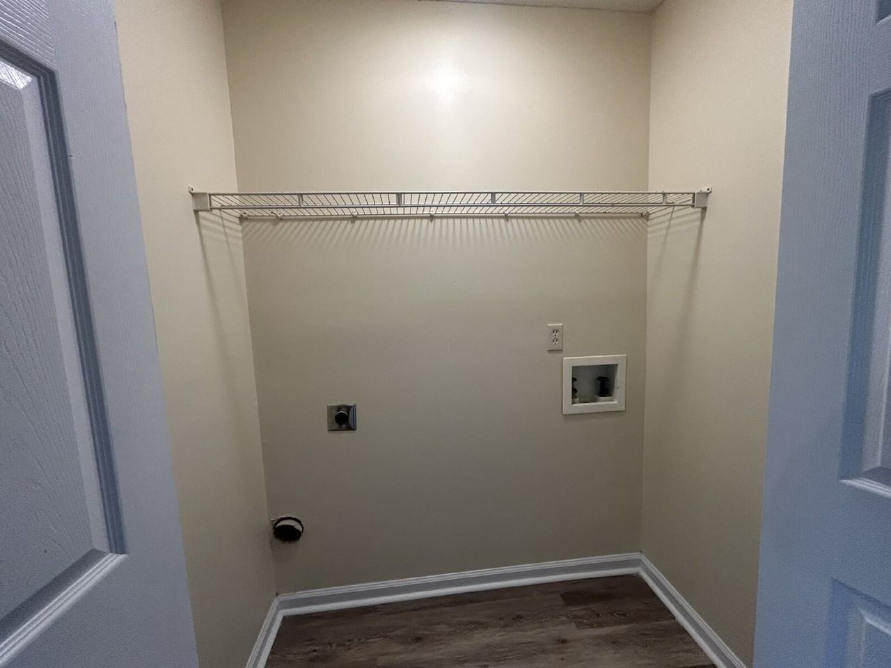 903 Brett Dr Apt E - Photo 6 of 9