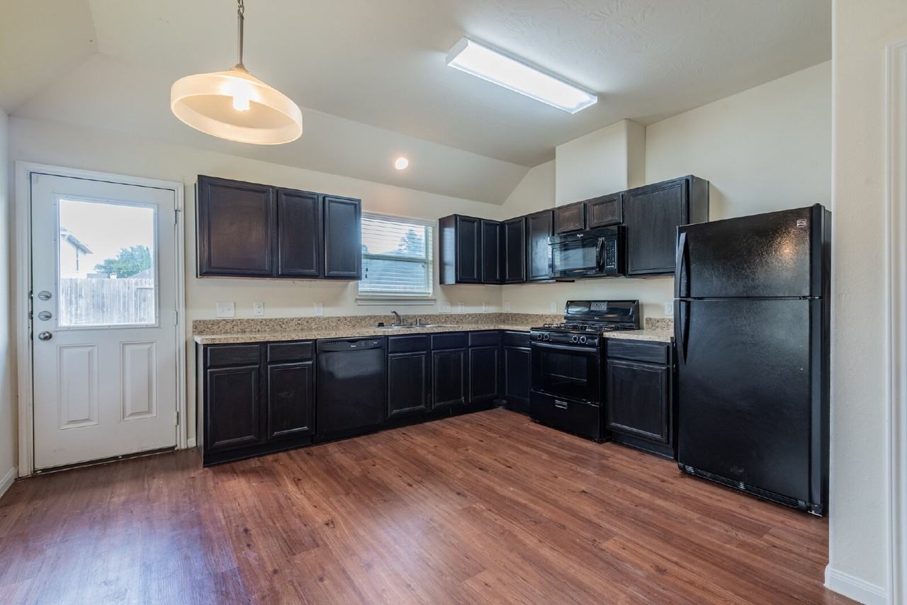 14942 Hidalgo Valley Ln - Photo 2 of 37