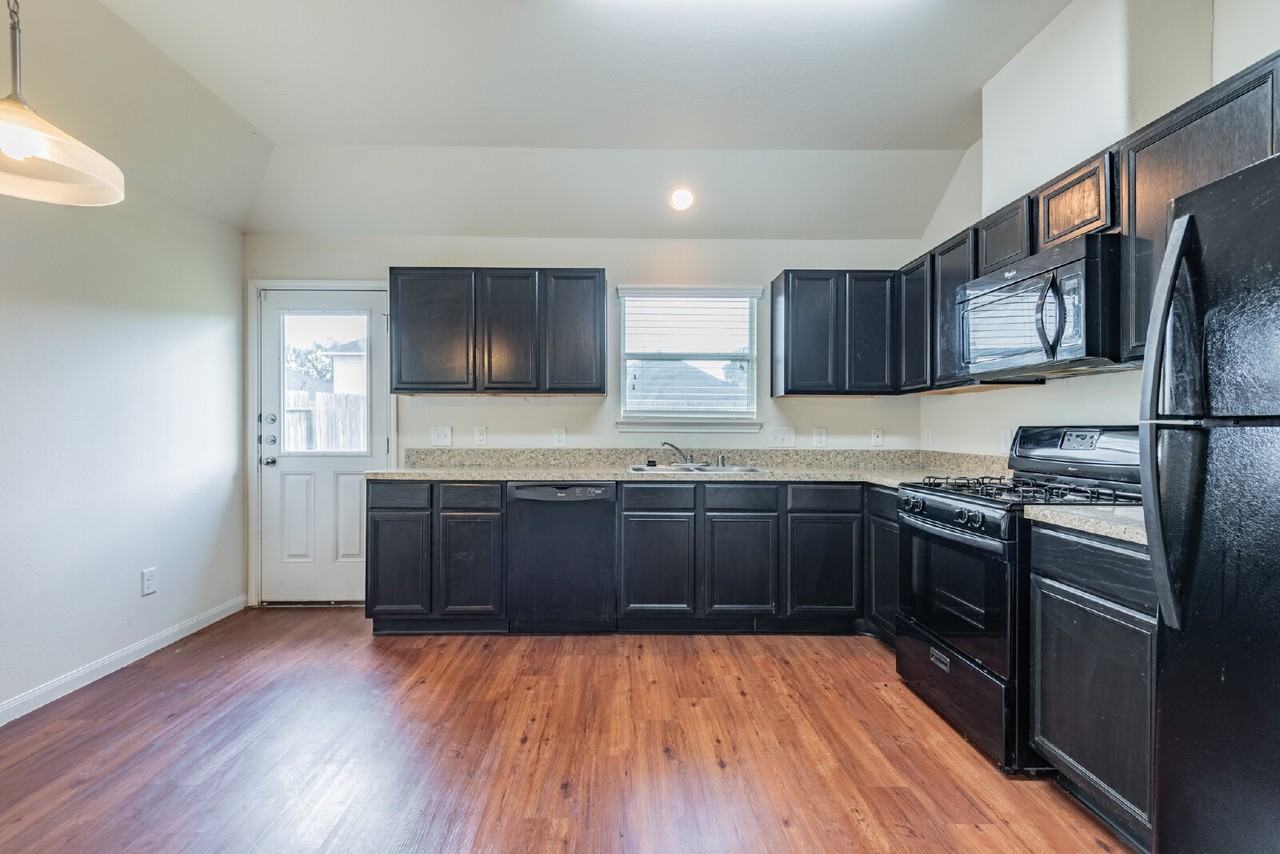 14942 Hidalgo Valley Ln - Photo 7 of 37