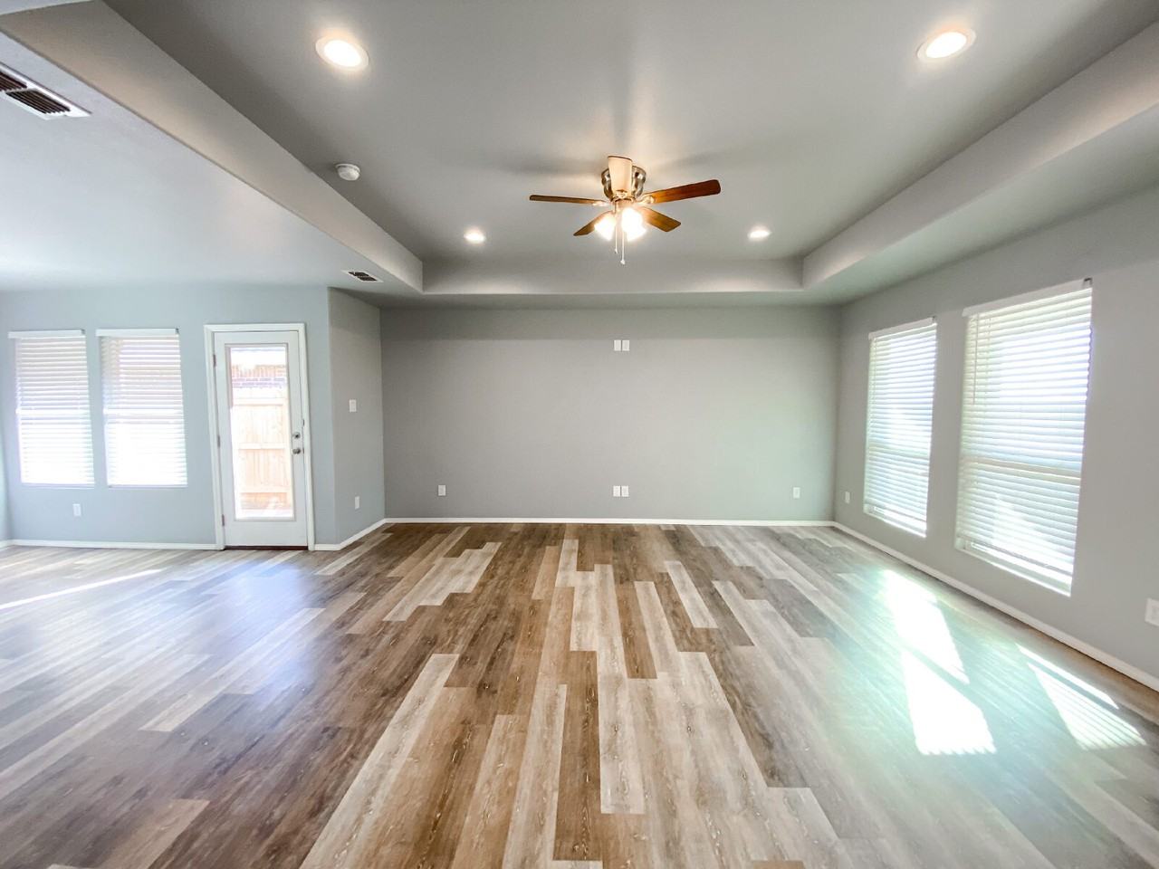 8524 11th St - Photo 6 of 25