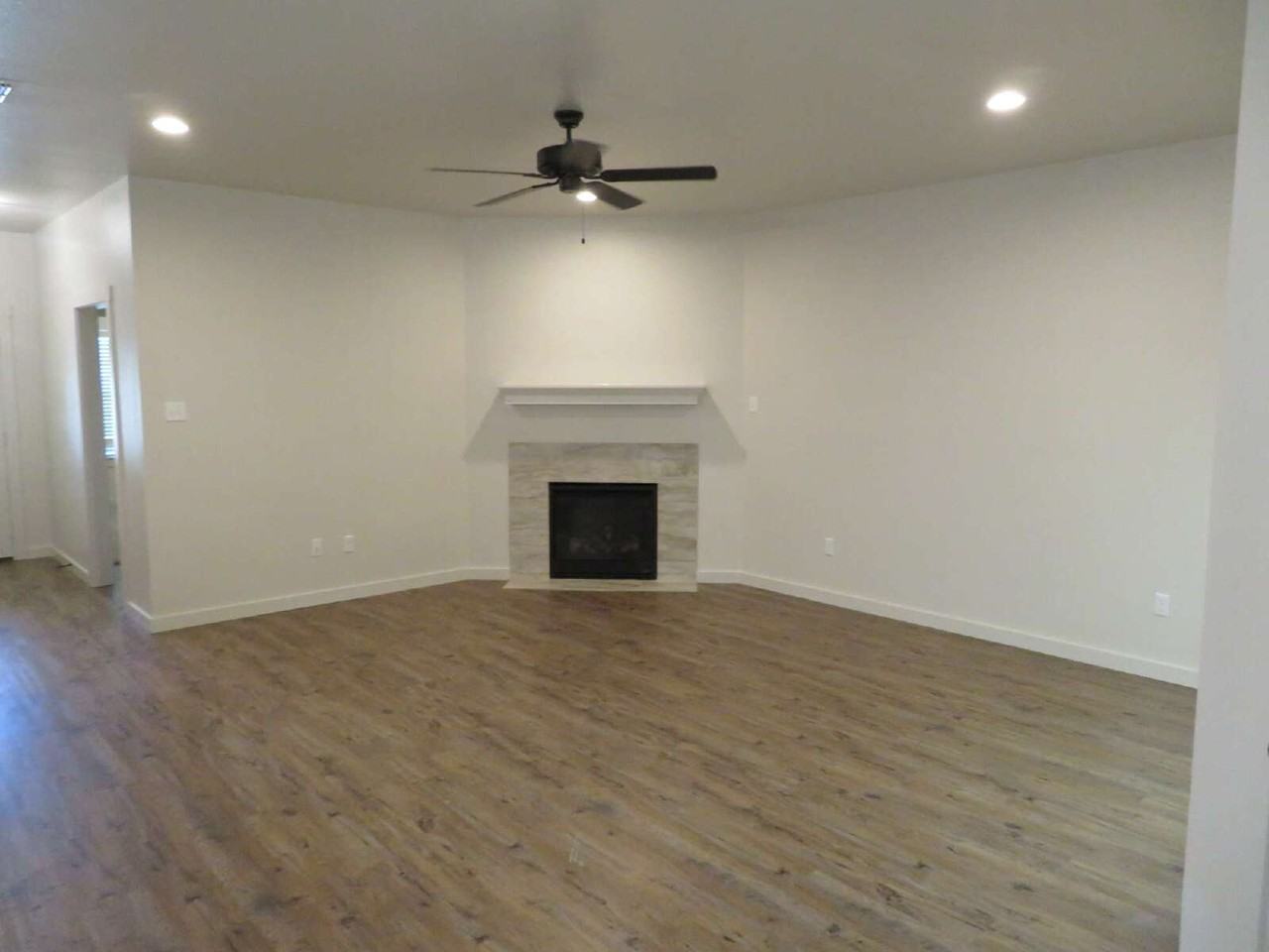 2115 9th St - Photo 2 of 16