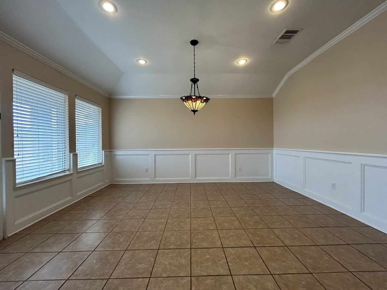 5217 Harvard St - Photo 6 of 15