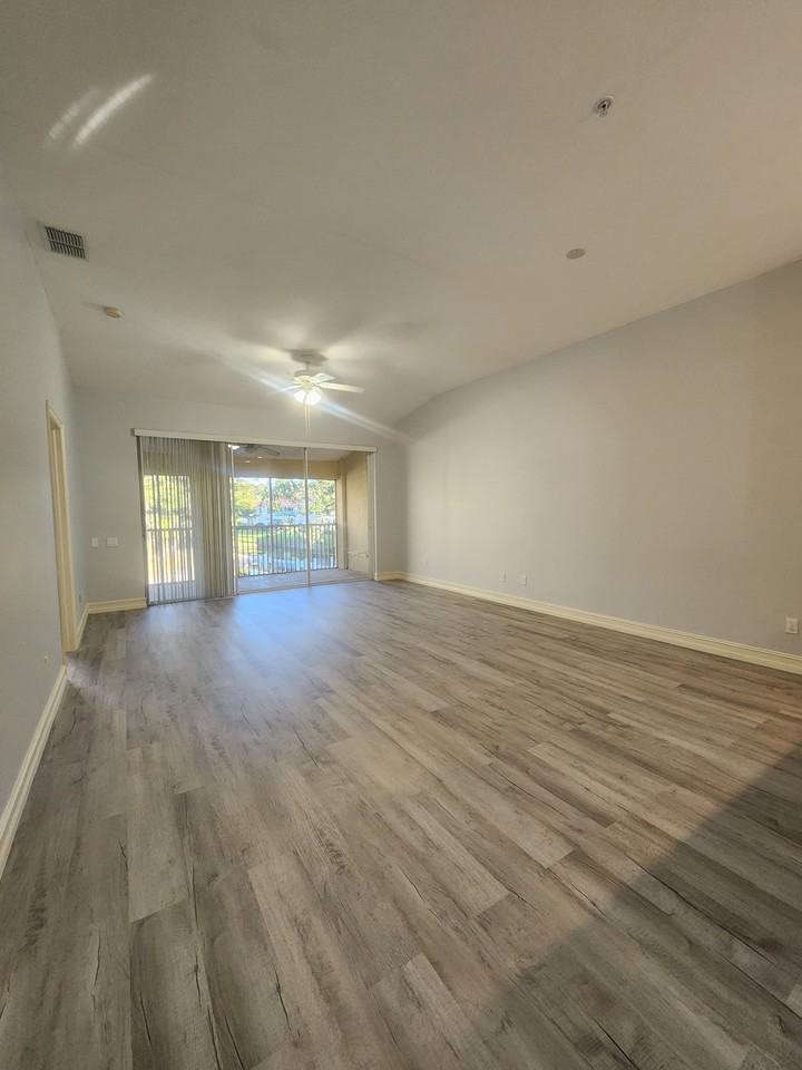 965 Tarpon Cove Dr #202 - Photo 4 of 23