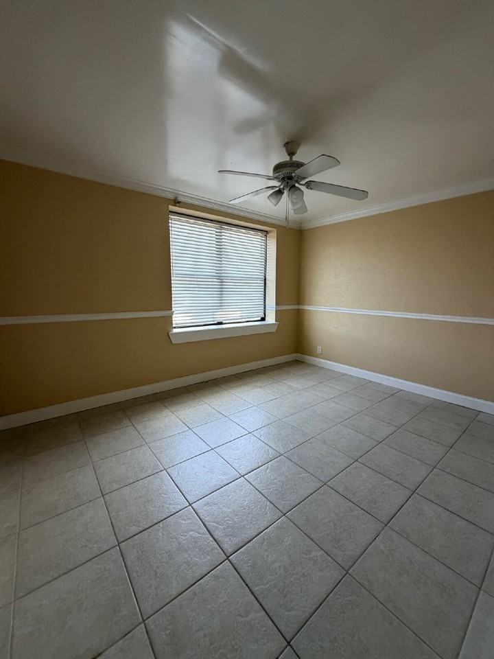 311 W Ashley St #302 - Photo 4 of 4