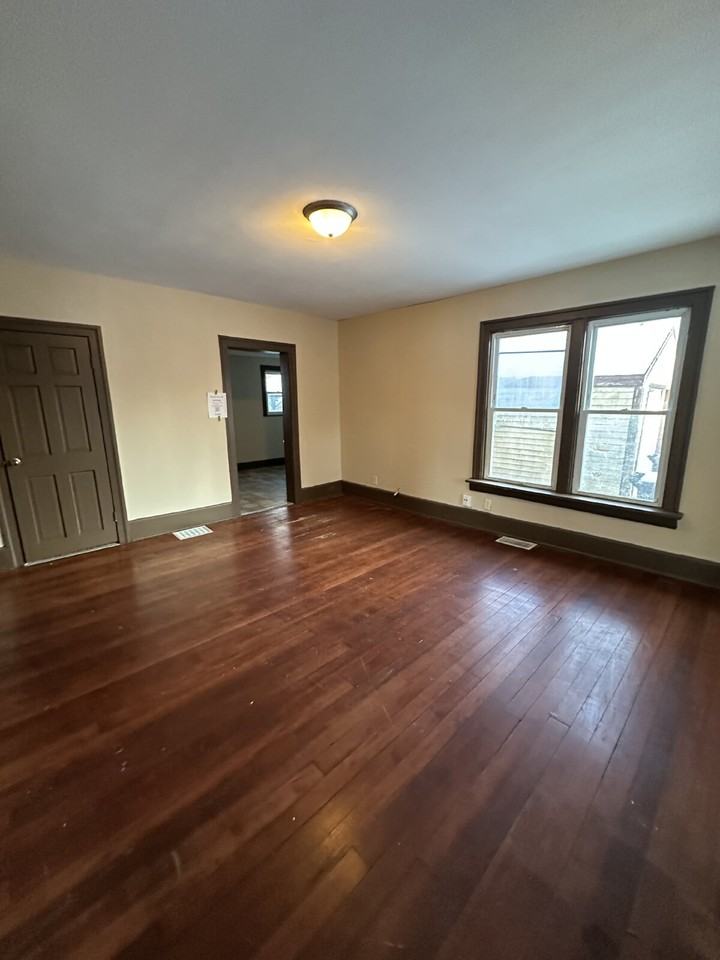 124 N Washington St - Photo 3 of 14