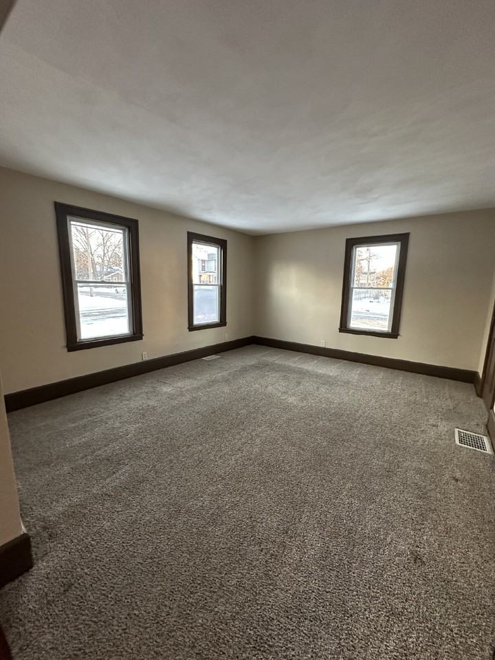 124 N Washington St - Photo 4 of 14